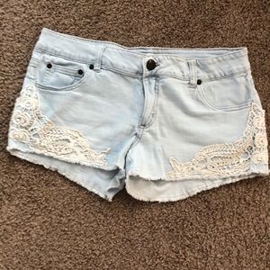 Jean shorts with lace